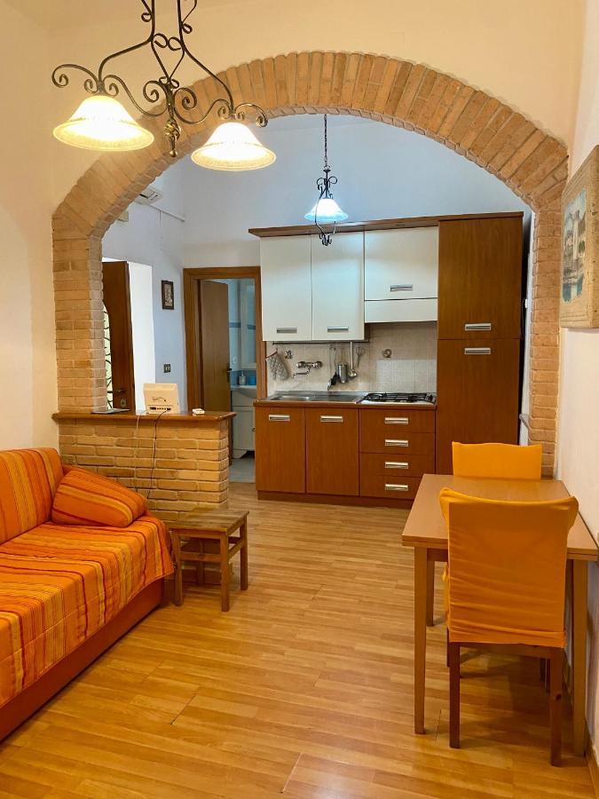 Holiday House Ginevra Формия Экстерьер фото