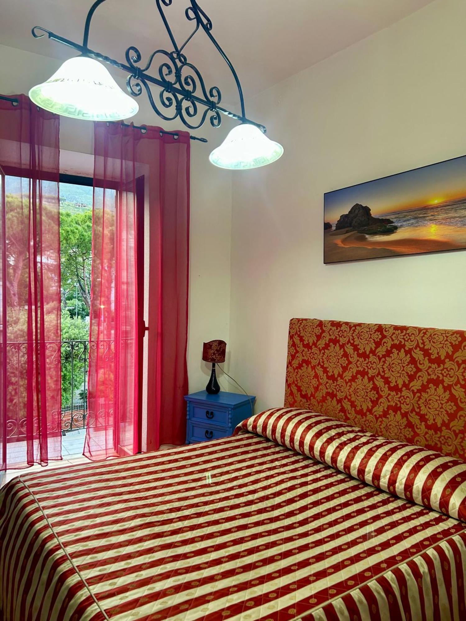 Holiday House Ginevra Формия Экстерьер фото