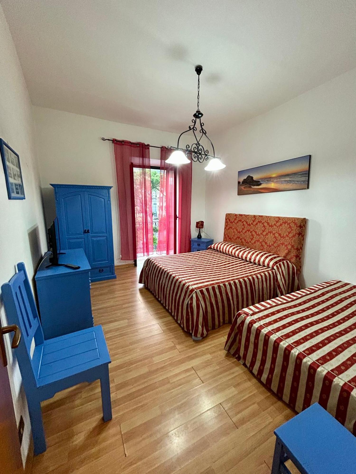 Holiday House Ginevra Формия Экстерьер фото